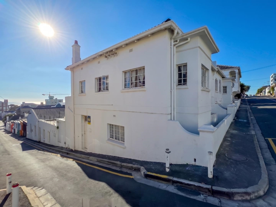 2 Bedroom Property for Sale in Sea Point Western Cape